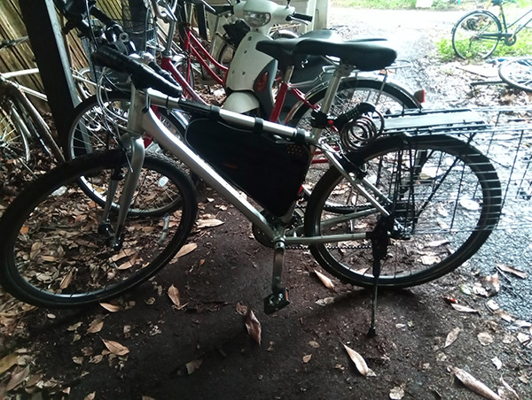 自転車を横から写した写真。