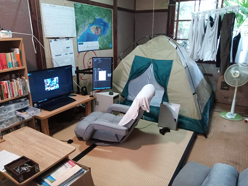 入り口から見た部屋の画像